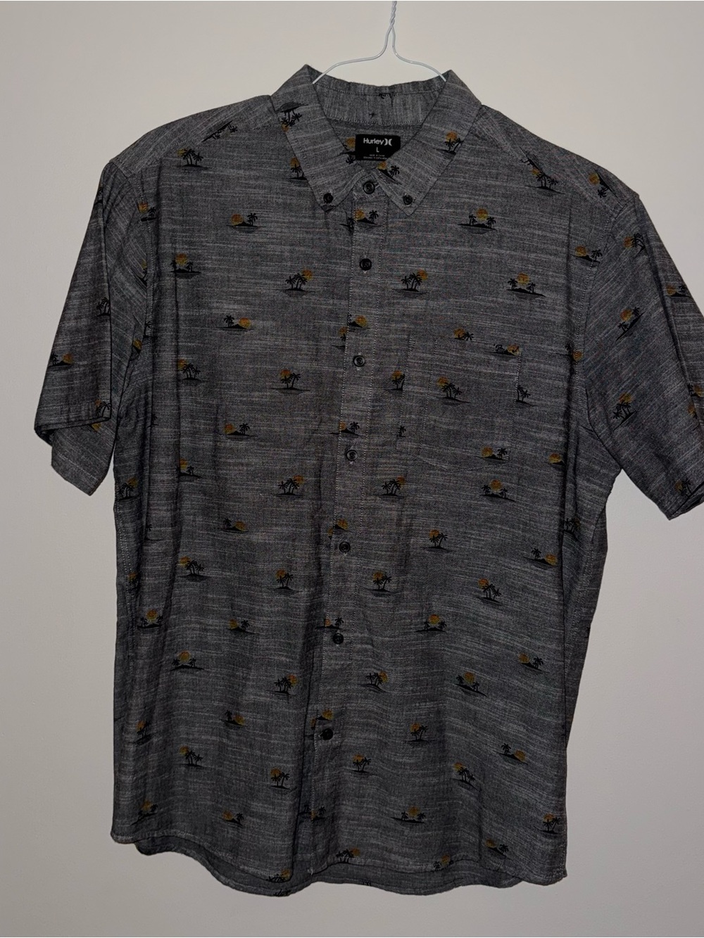 Hurley Gray Short-Sleeve Button-Down with Subtle Island Print and Front Pocket